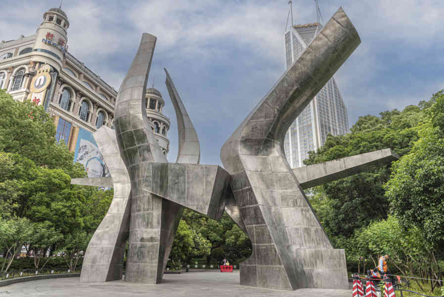 China - Shanghái 137 - monumento al Movimiento 30 de Mayo.jpg